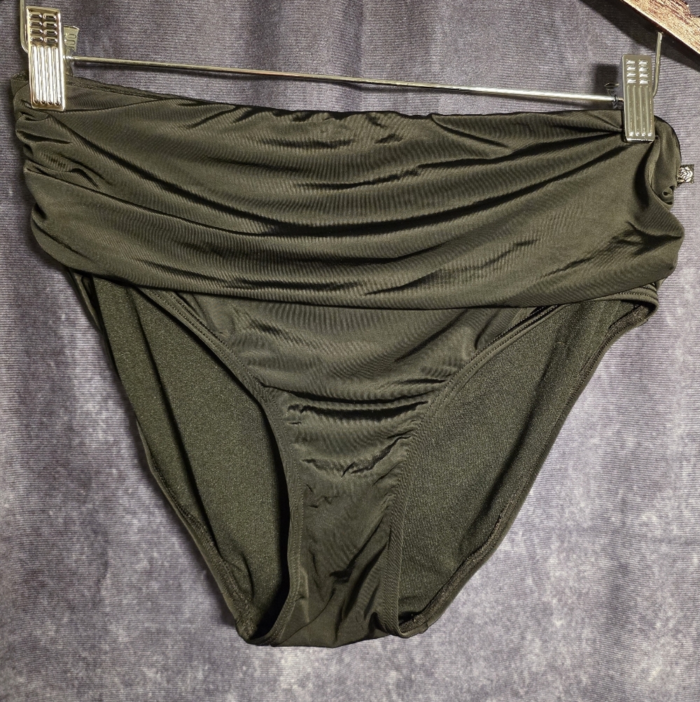 ✨️3/$25✨️ La Vie En Rose Black Ruched Waist Swimsuit Bottoms